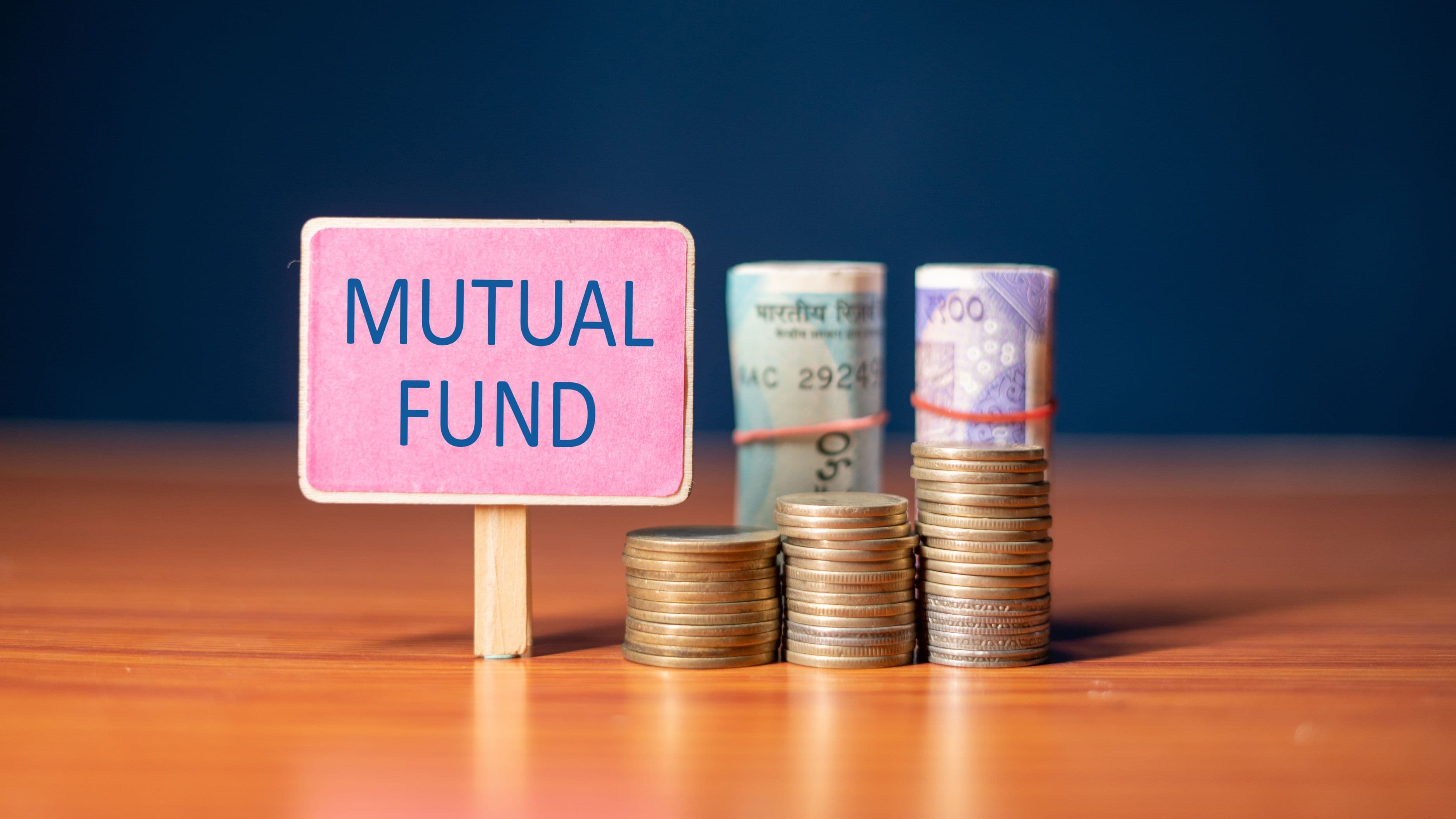 What Is a Mutual Fund and How Is It Different From an Etf?